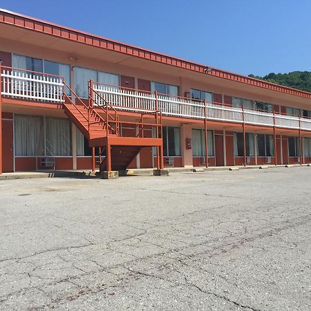 פייקוויל Daniel Boone Motor Inn מראה חיצוני תמונה