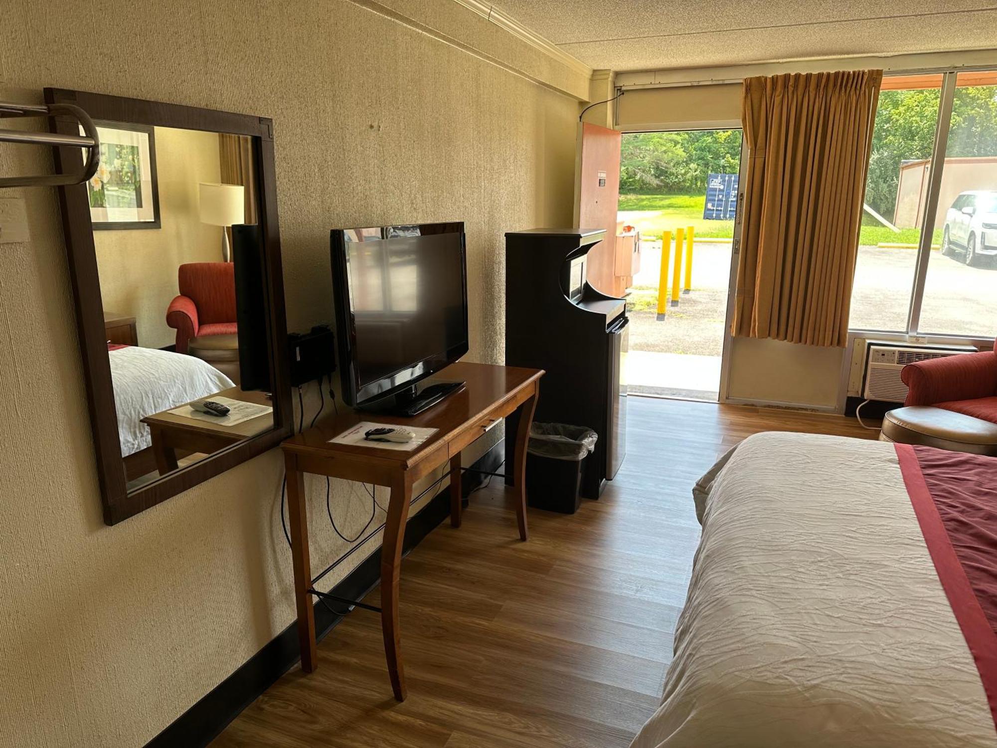 פייקוויל Daniel Boone Motor Inn מראה חיצוני תמונה