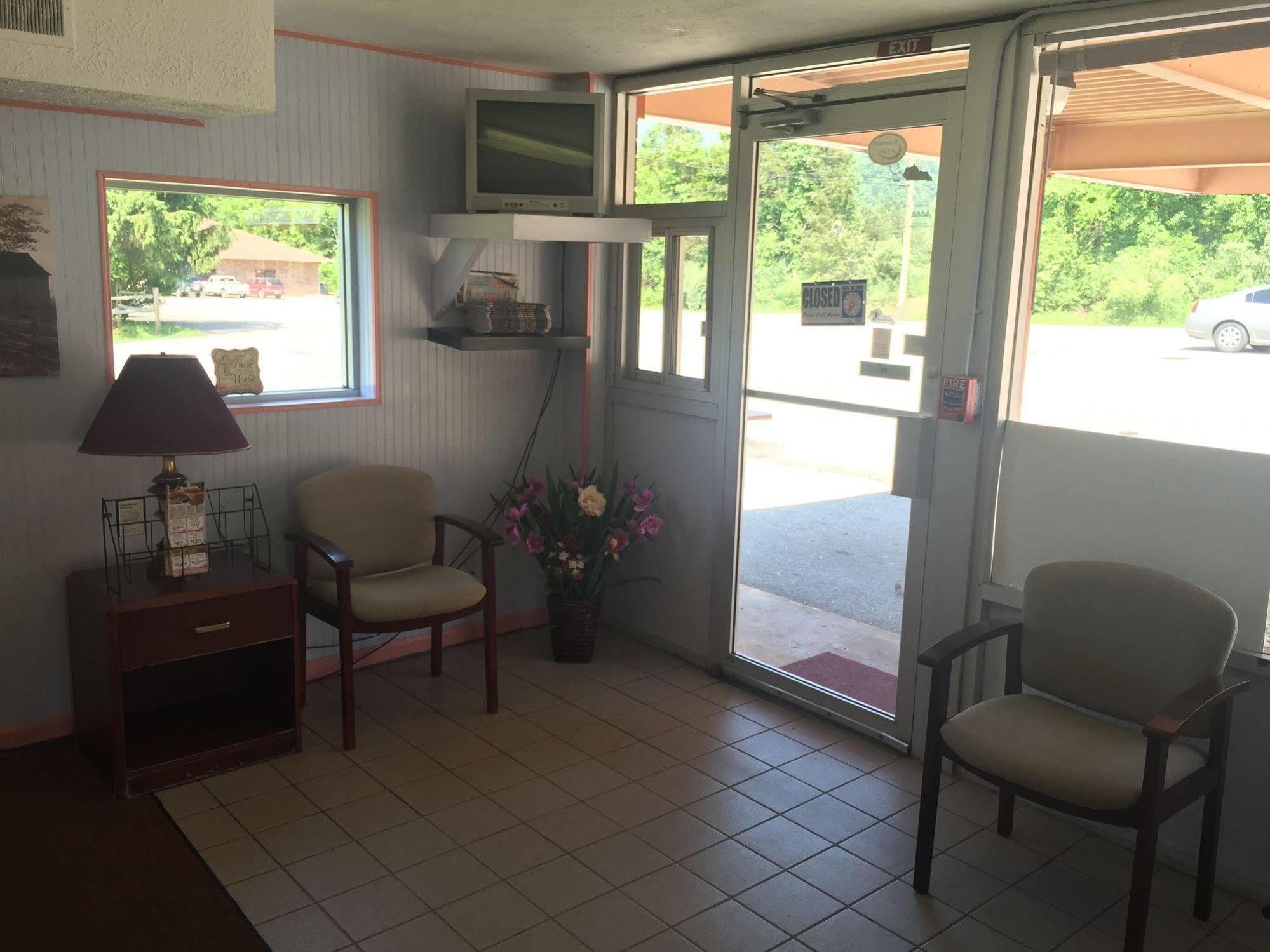 פייקוויל Daniel Boone Motor Inn מראה חיצוני תמונה