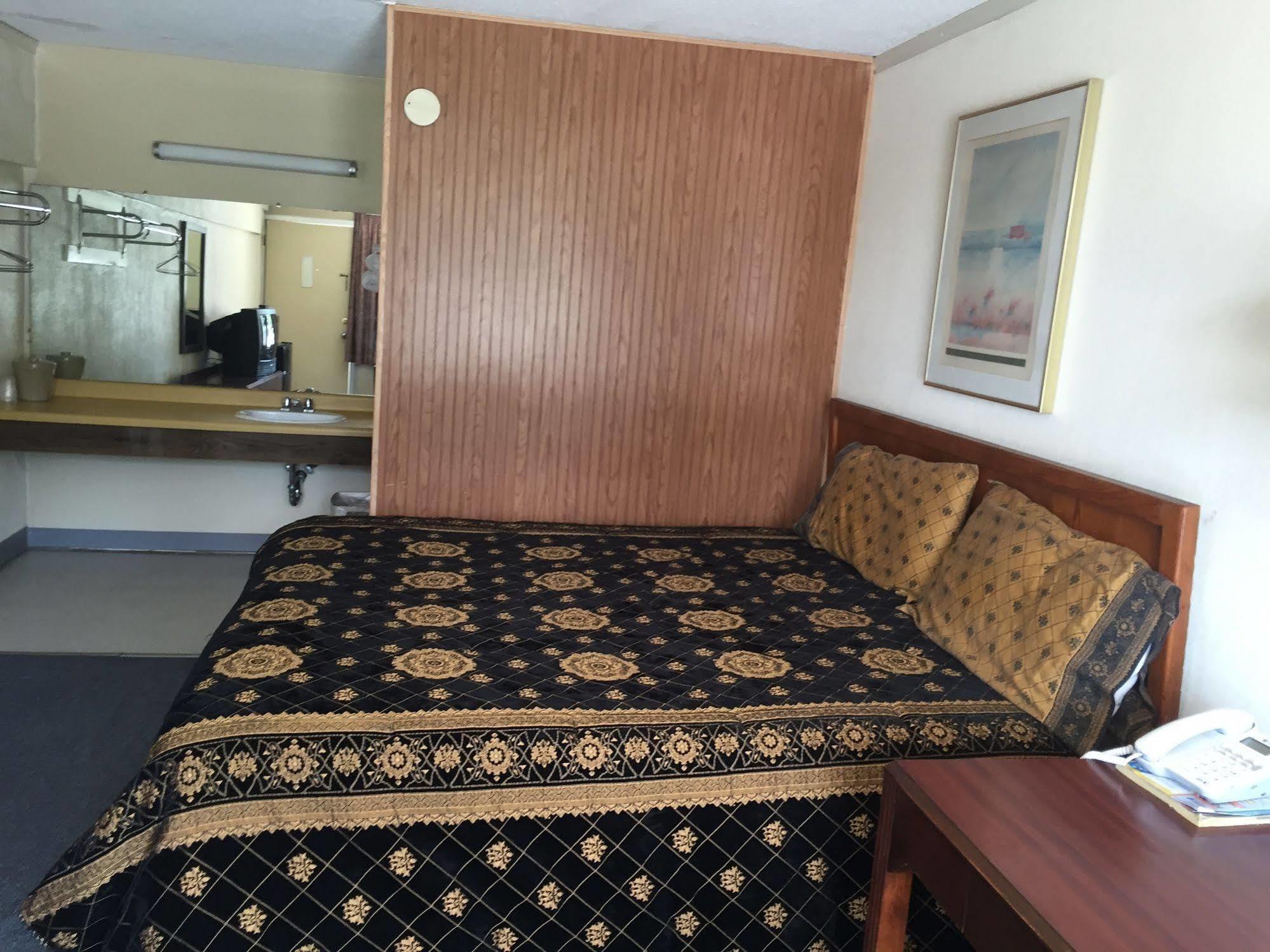 פייקוויל Daniel Boone Motor Inn מראה חיצוני תמונה