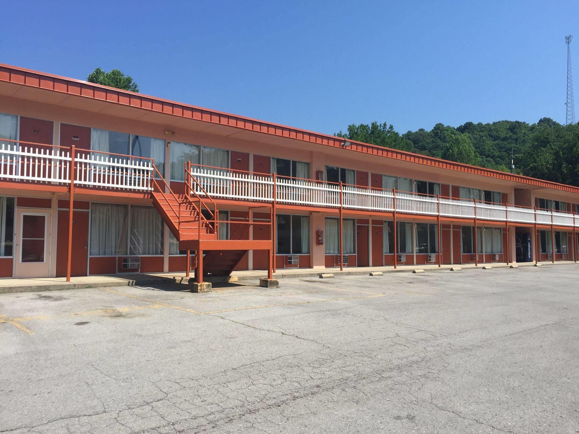 פייקוויל Daniel Boone Motor Inn מראה חיצוני תמונה