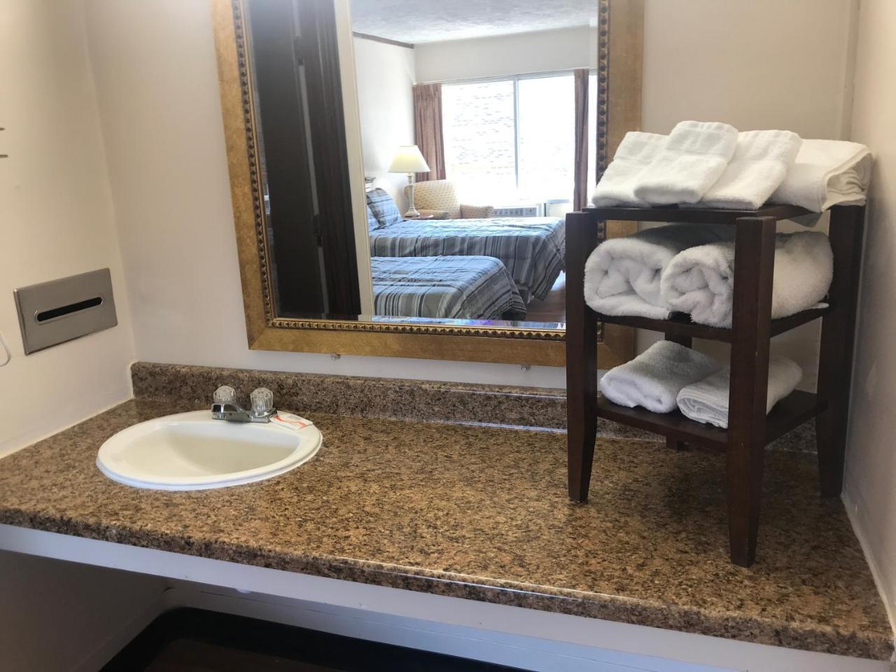 פייקוויל Daniel Boone Motor Inn מראה חיצוני תמונה